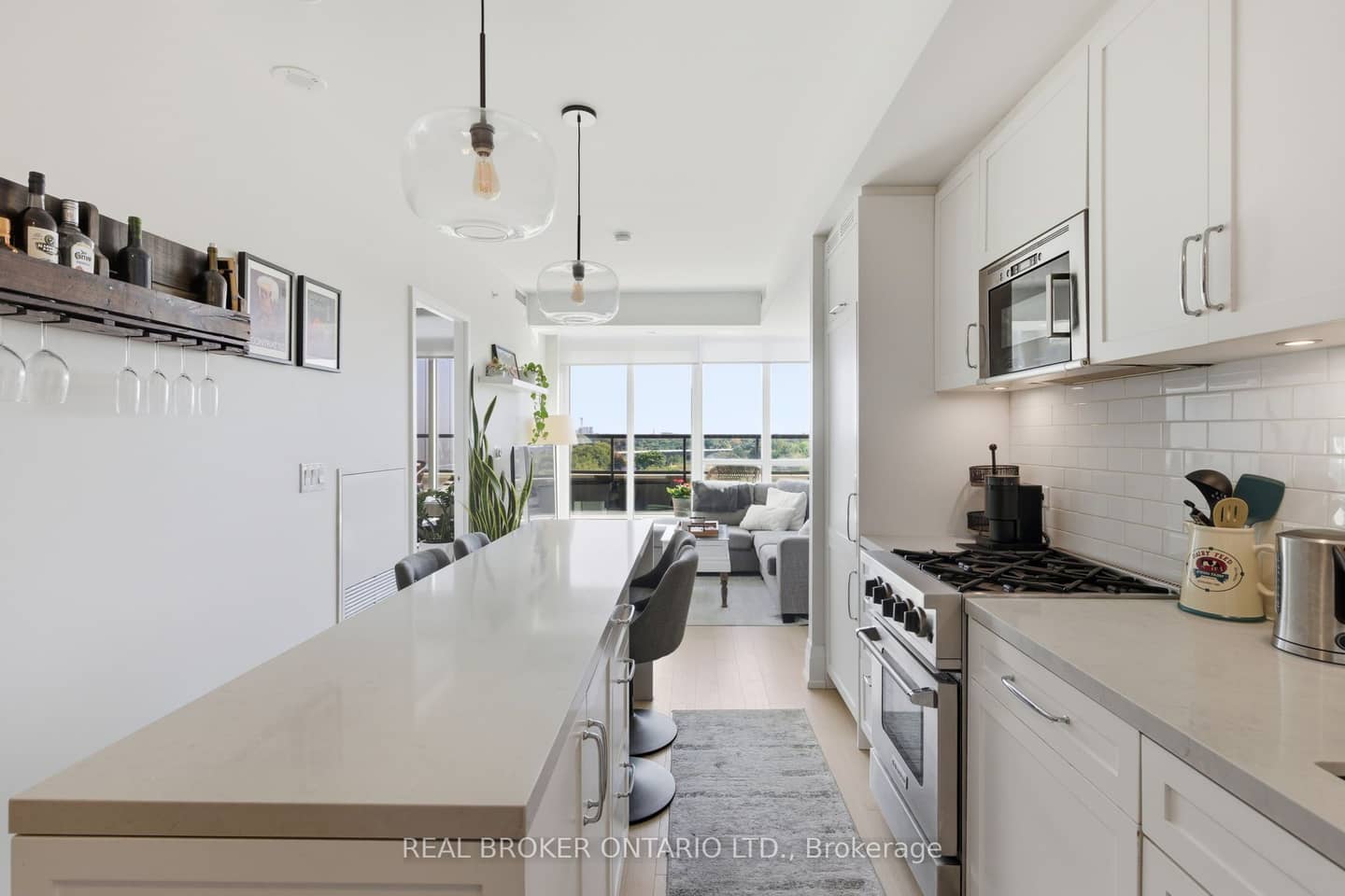 25 Malcolm Road 606, Toronto, ON M4G 0C1