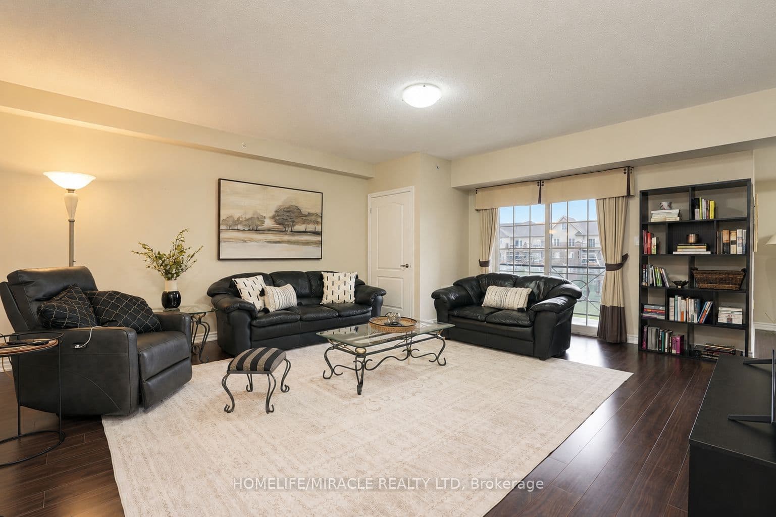 39 Ferndale Drive S 312, Barrie, ON L4N 5T5