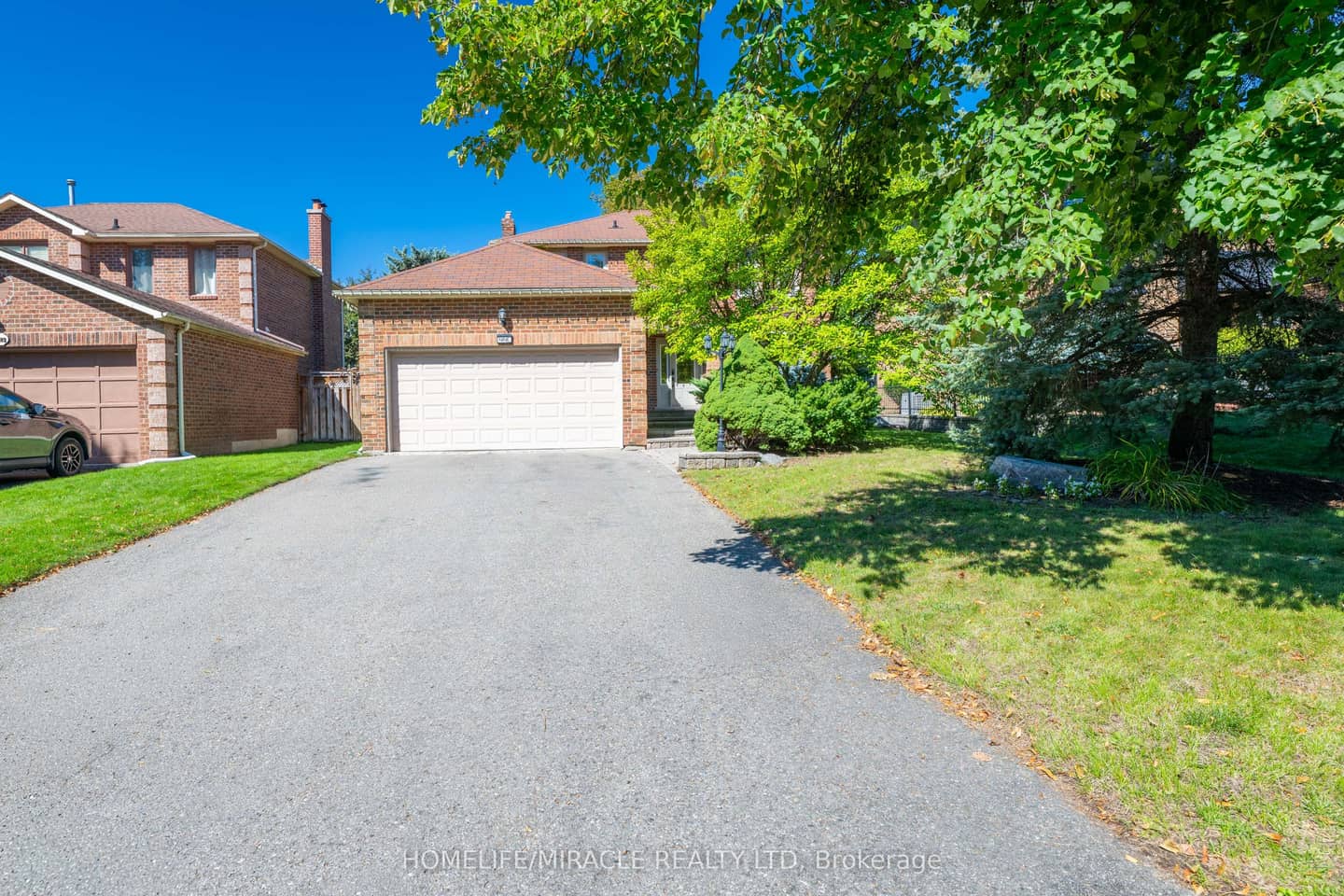 9 Iris Crescent, Brampton, ON L6Z 3H8