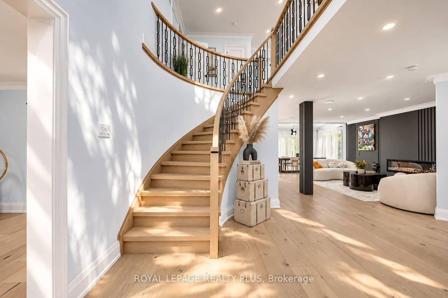 4344 Dallas Court, Mississauga, ON L4W 4G7
