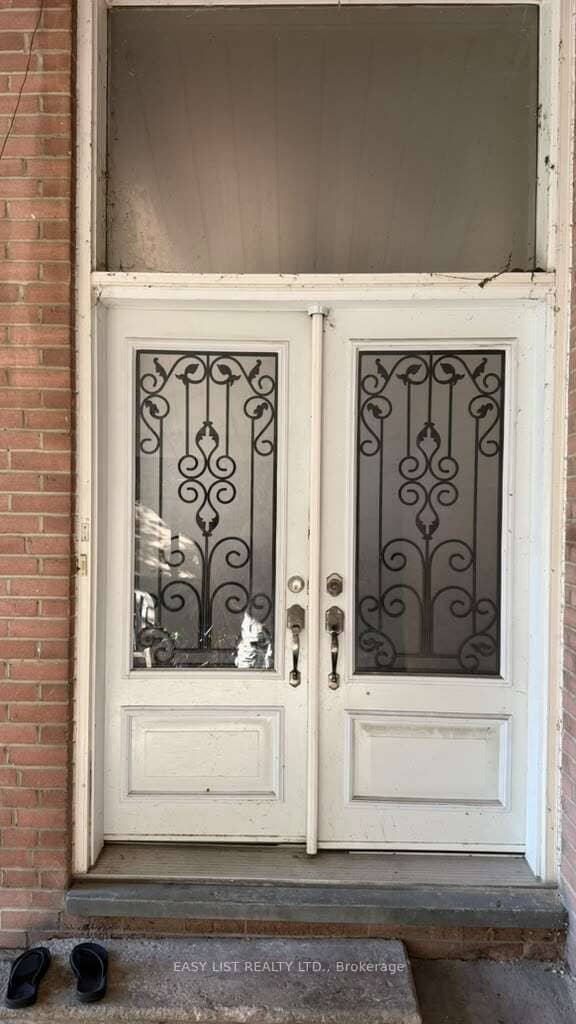 22 Foxcote Crescent, Toronto, ON M9C 4B8