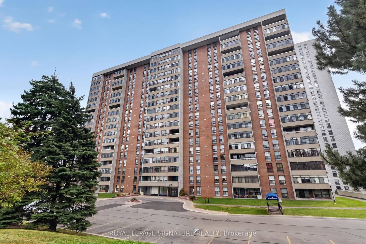 25 Kensington Road 1908, Brampton, ON L6T 3W8