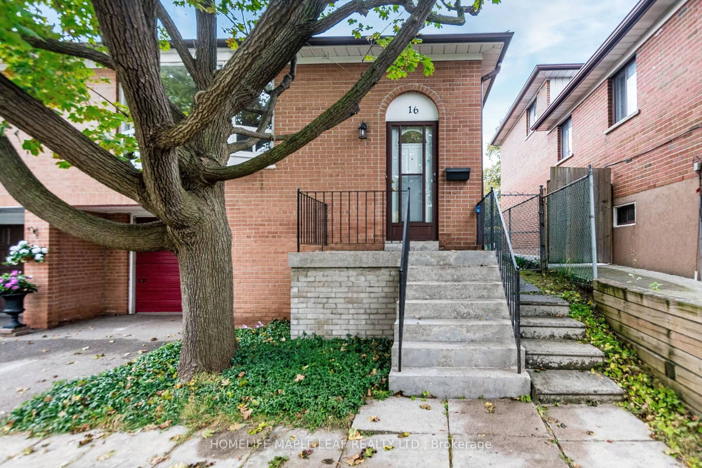 16 Zealand Road, Toronto, ON M9R 3W4
