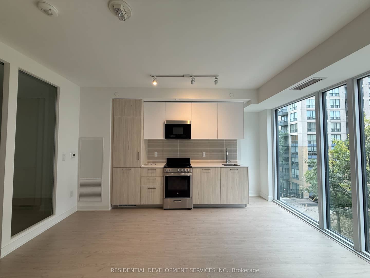 65 Mutual Street 408, Toronto, ON M5B 0E5
