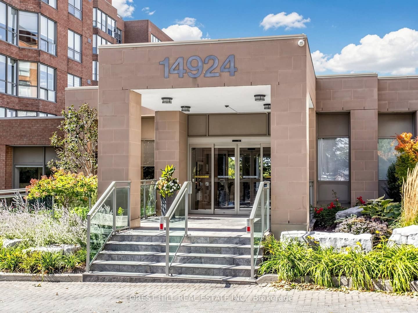 14924 Yonge Street 225, Aurora, ON L4G 6H7