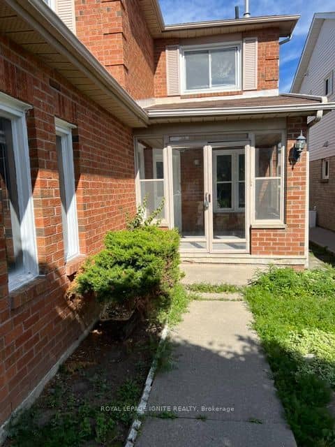 62 Woodside Court, Brampton, ON L6Y 3Z2