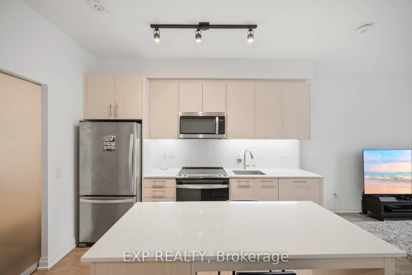 286 Main Street 10, Toronto, ON M4C 0B3