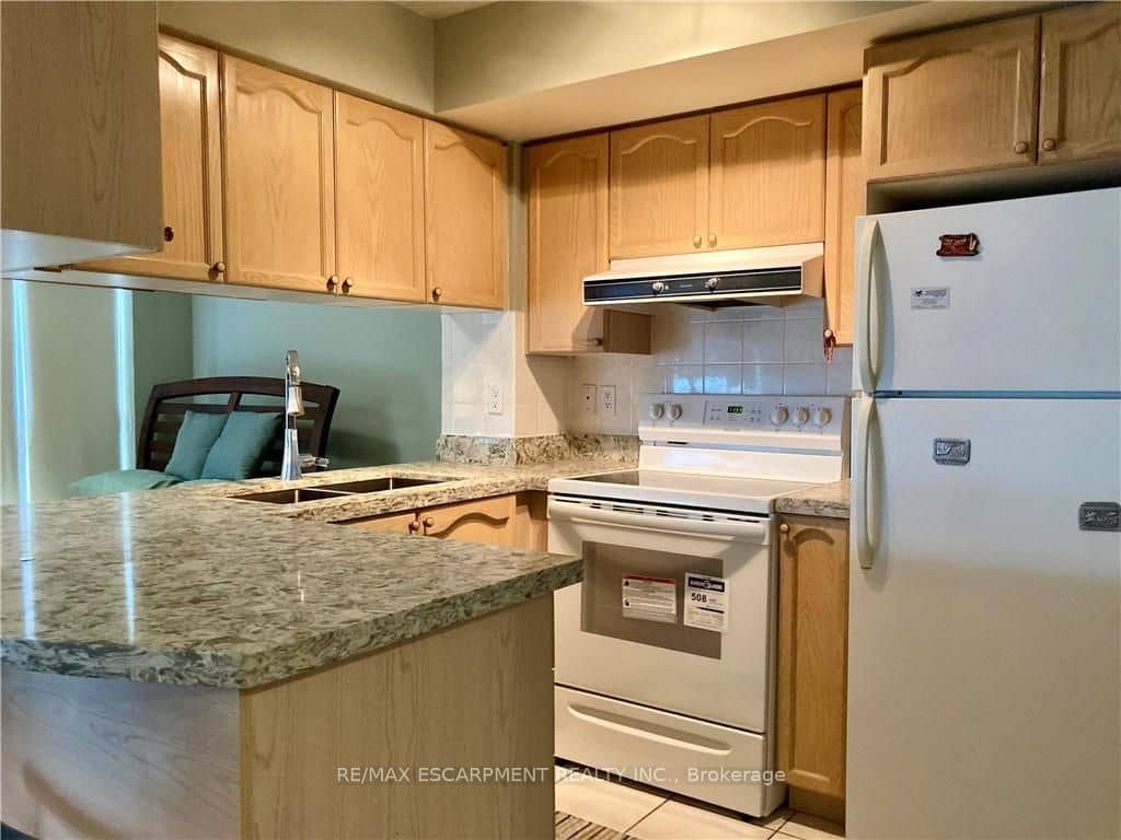 909 Bay Street 2304, Toronto, ON M5S 3G2