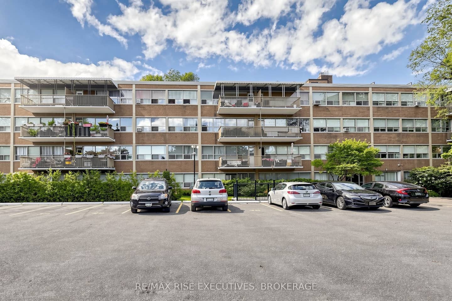 160 The Donway W 304, Toronto, ON M3C 2G1