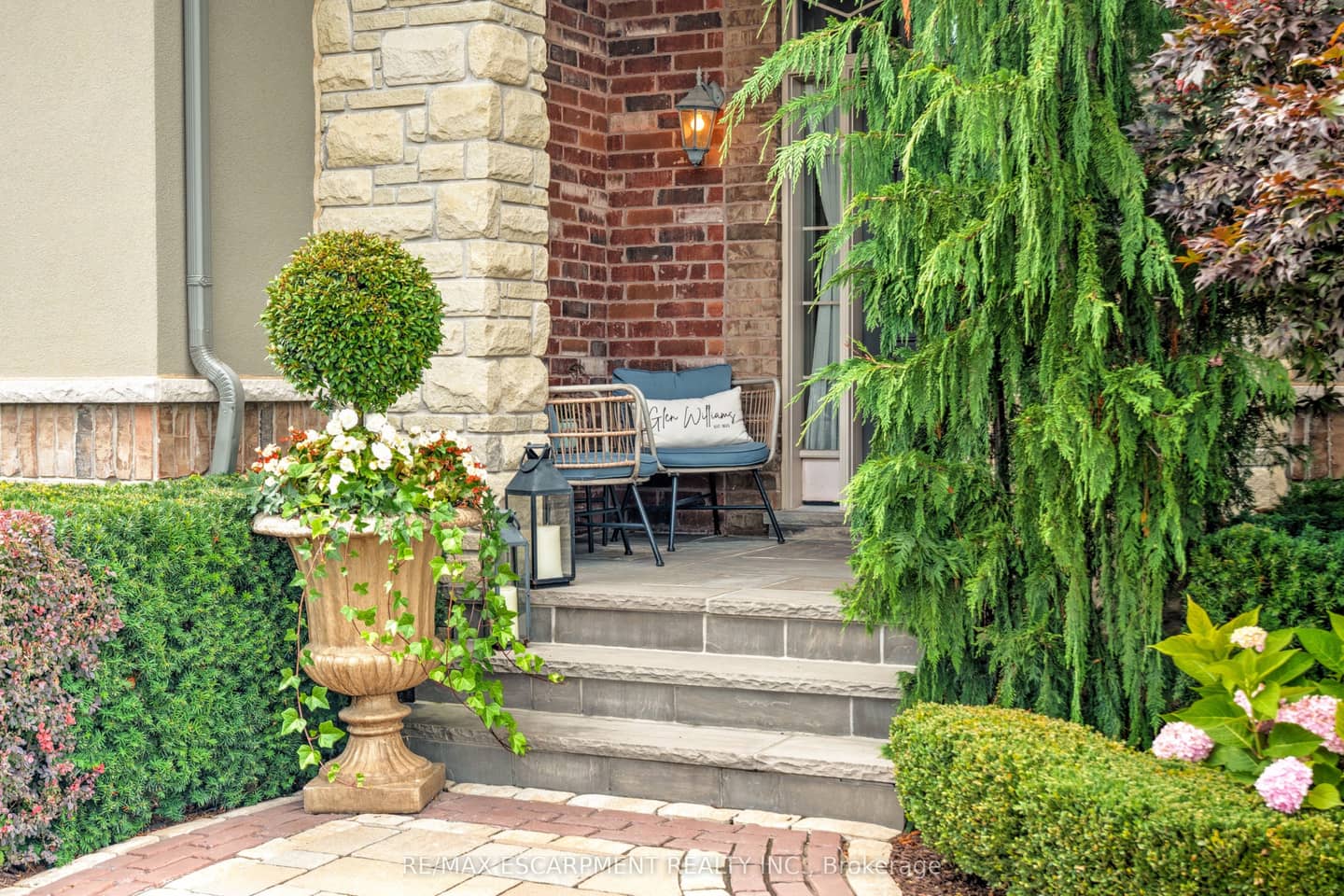 4 Holdroyd Court, Halton Hills, ON L7G 0E8