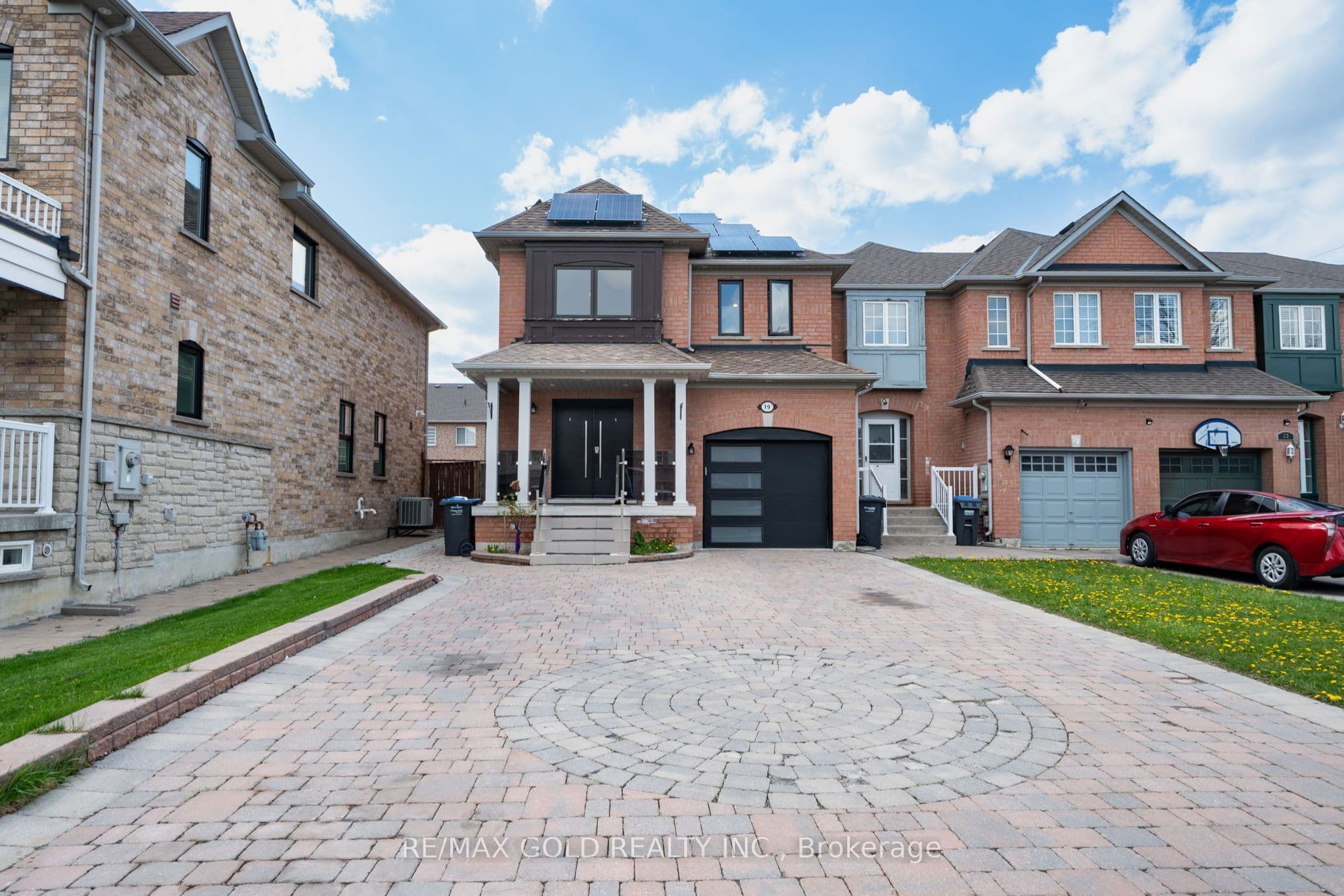 19 Spring Valley Court, Brampton, ON L6P 2E6