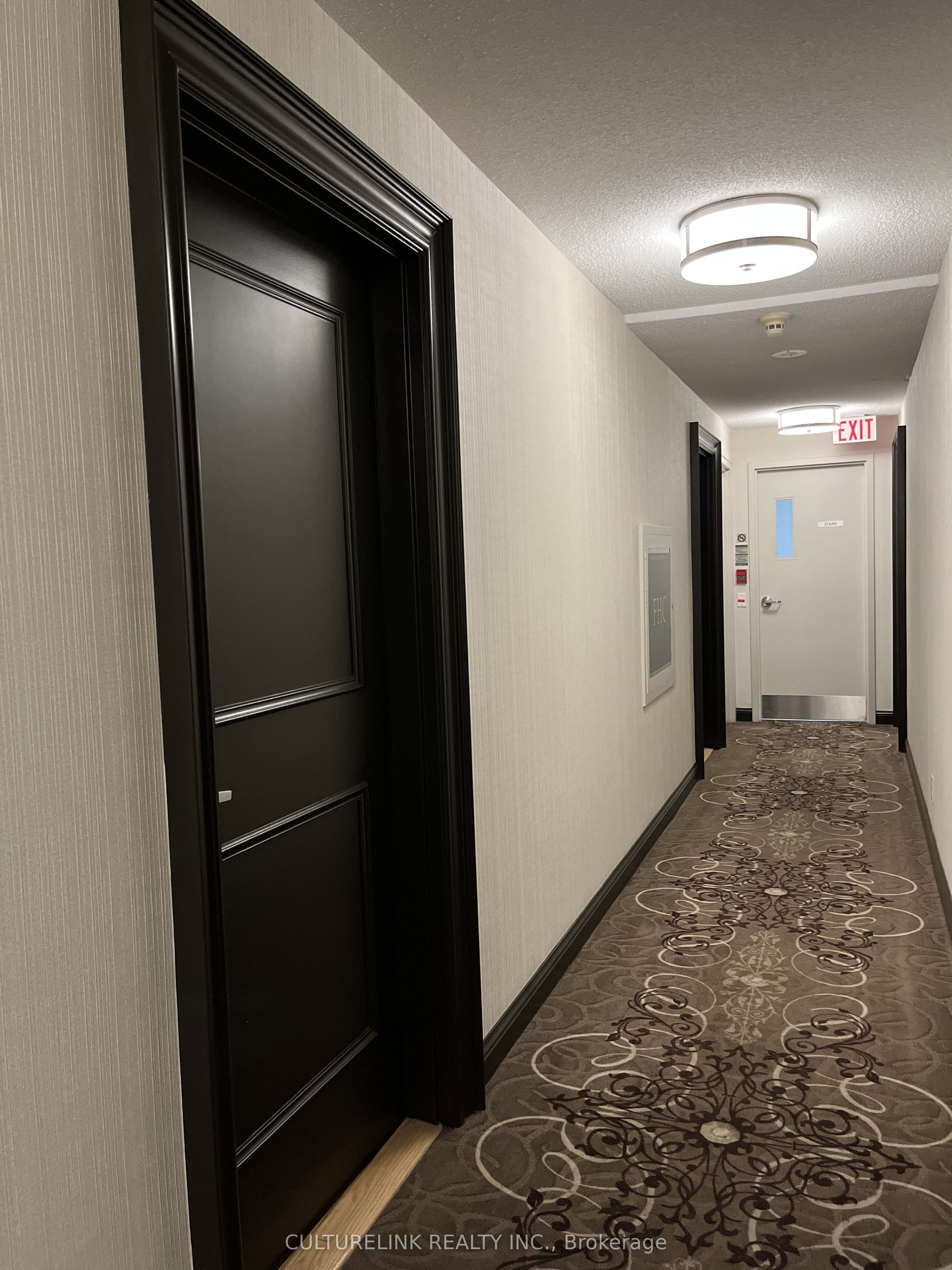 28 Sommerset Way 1502, Toronto, ON M2N 6W7