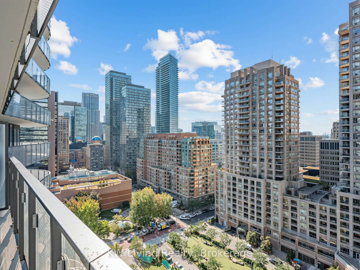 11 Wellesley Street W 1307, Toronto, ON M4Y 0G4