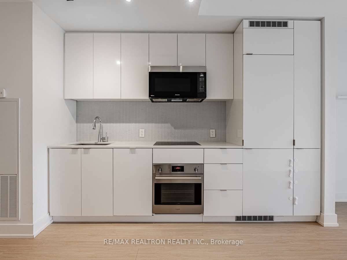 7 Grenville Street 513, Toronto, ON M4Y 0E9