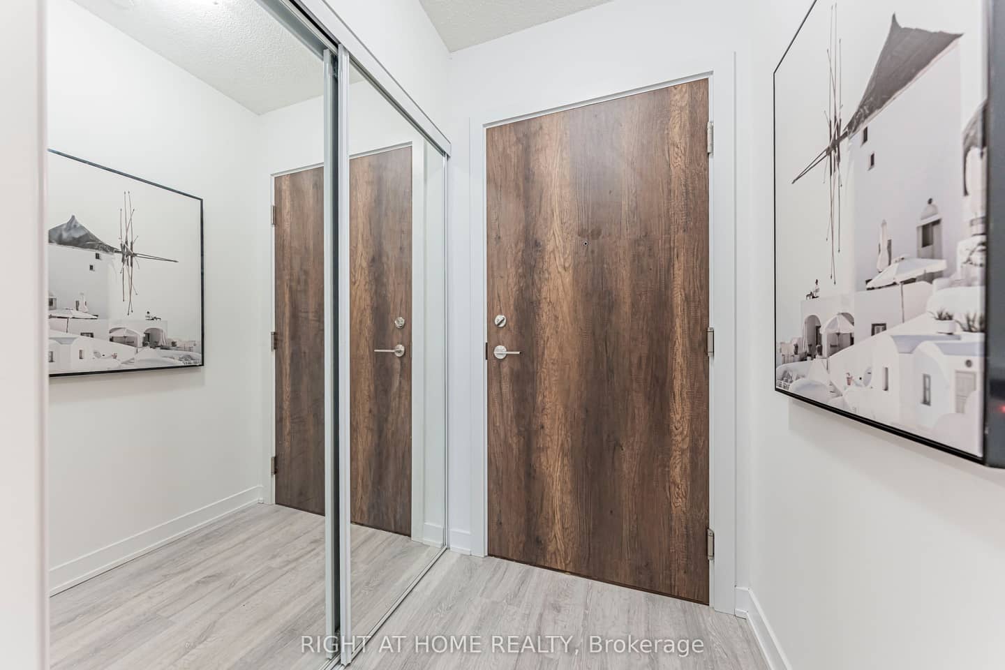 251 Manitoba Street 402, Toronto, ON M8Y 0C7