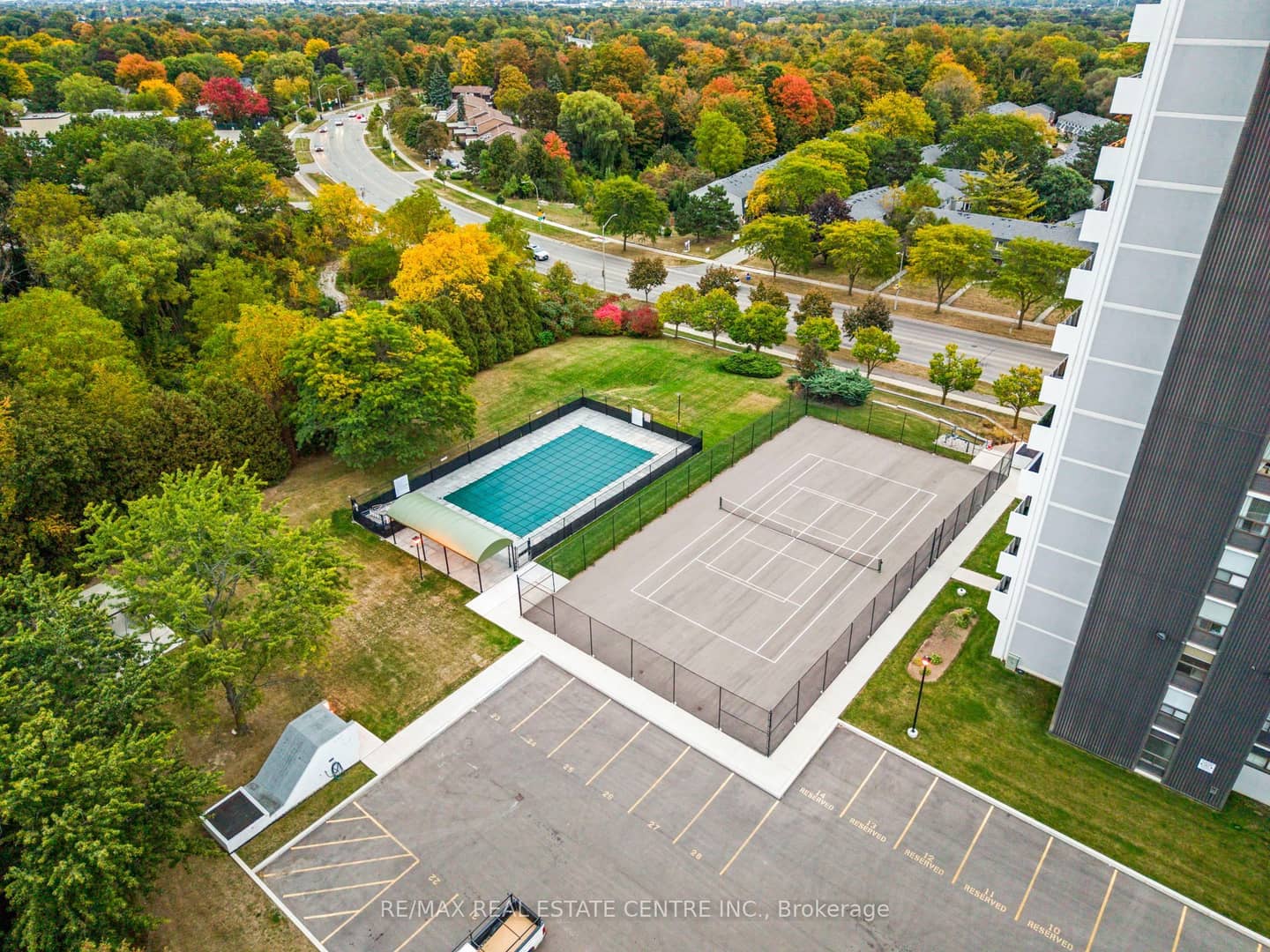 2055 Upper Middle Road 602, Burlington, ON L7P 3P4
