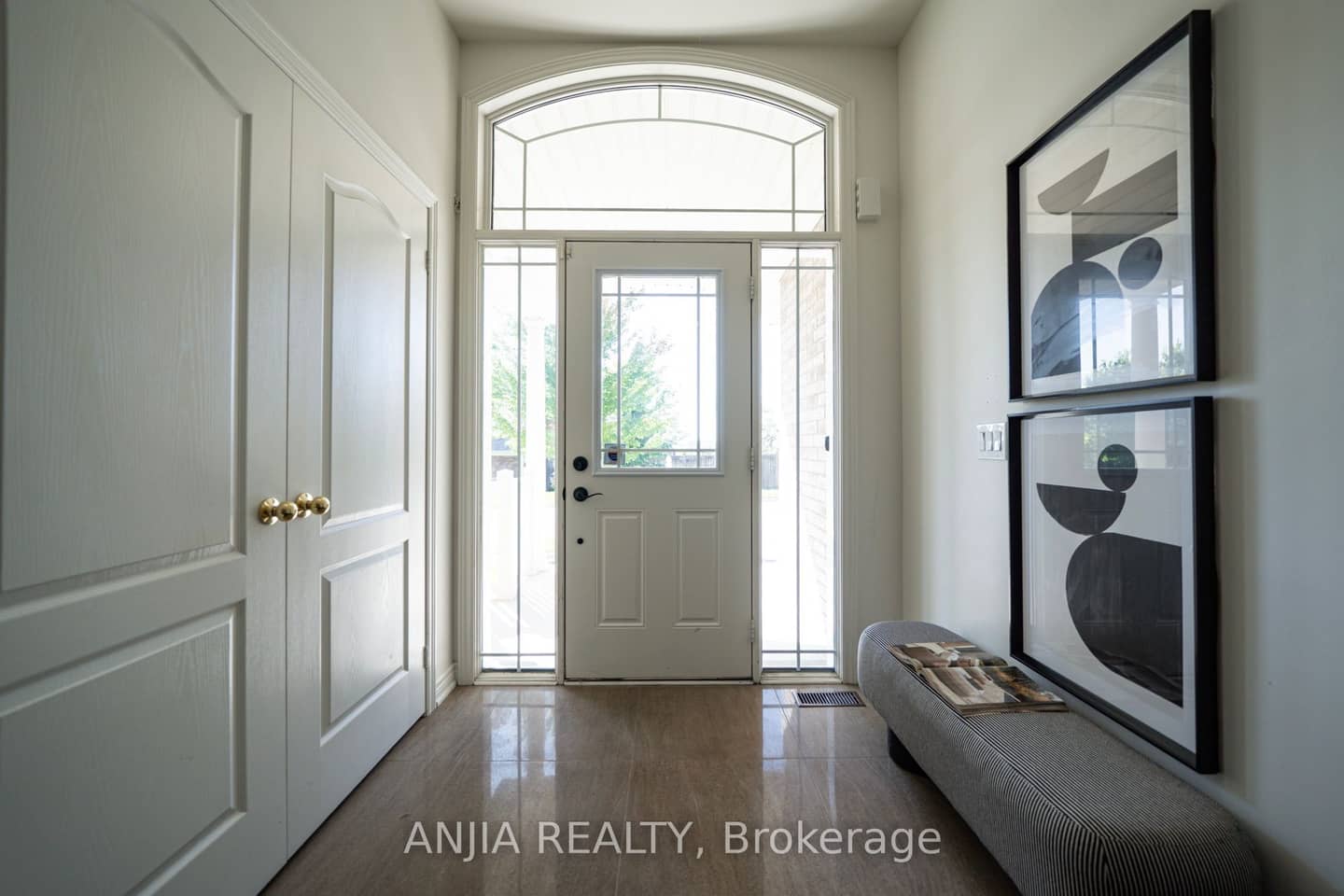 68 Old Field Crescent, East Gwillimbury, ON L9N 0A4