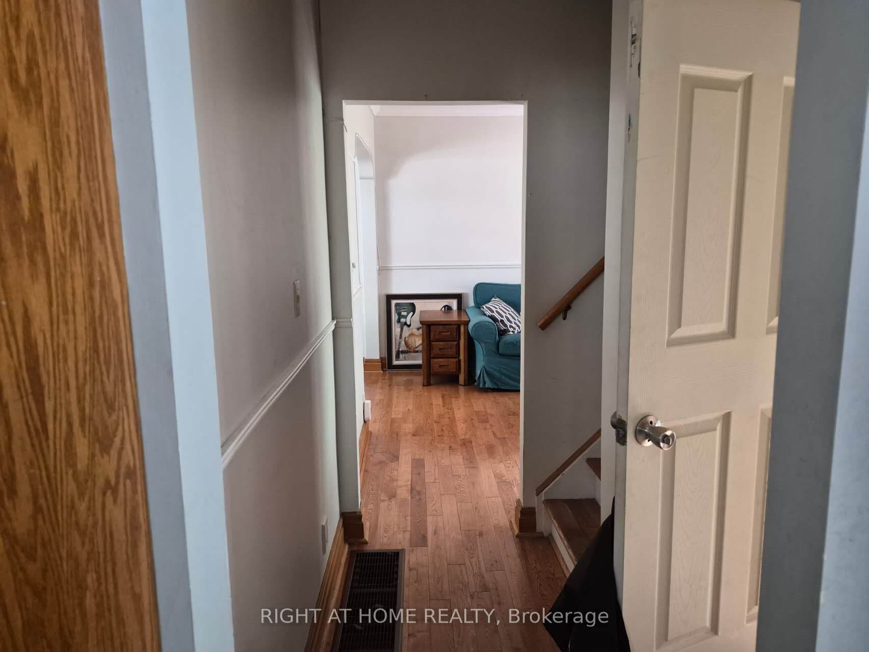 17 Gwendolen Avenue, Toronto, ON M2N 1A1