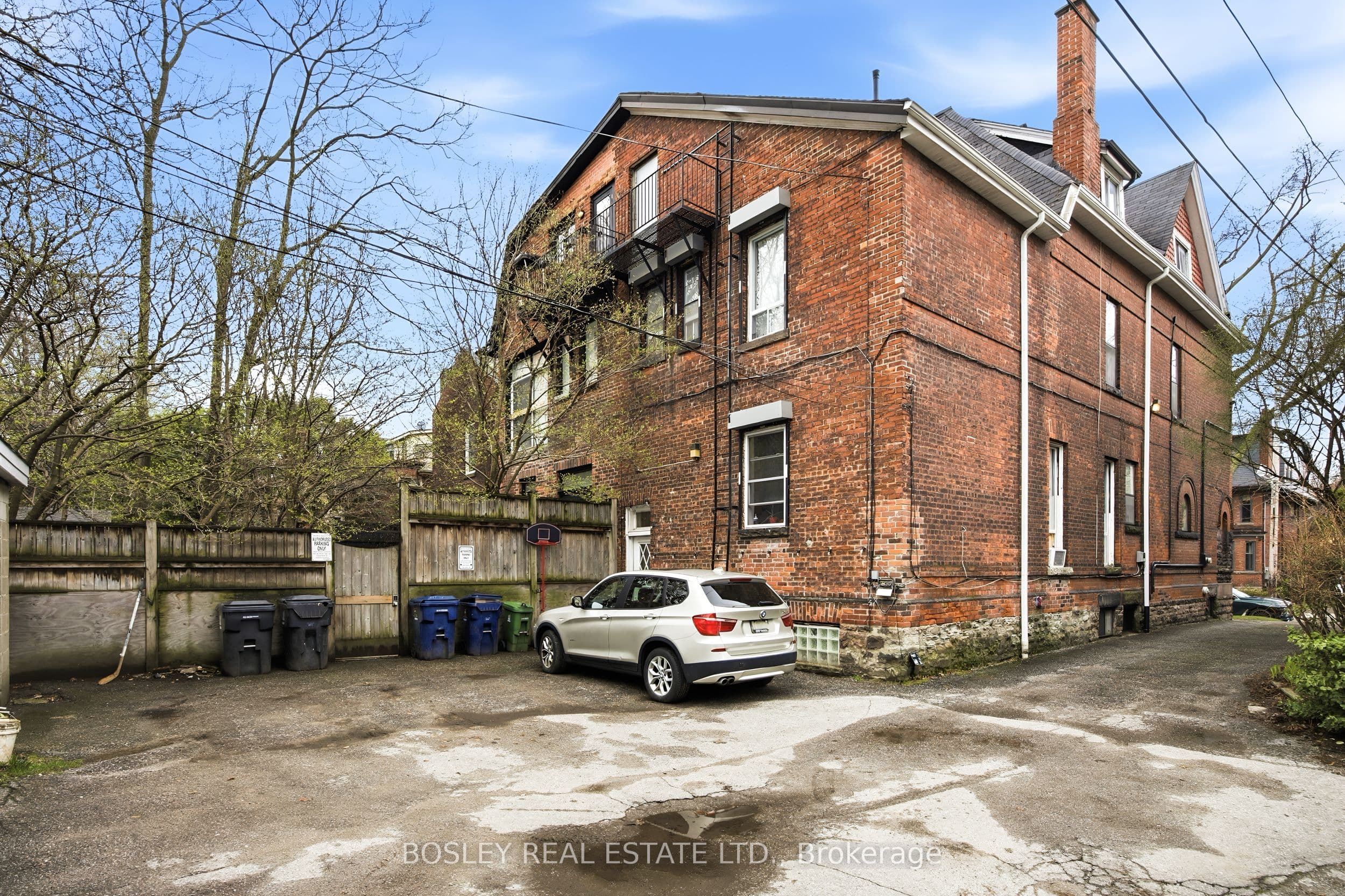 85 Walmer Road, Toronto, ON M5R 2X6