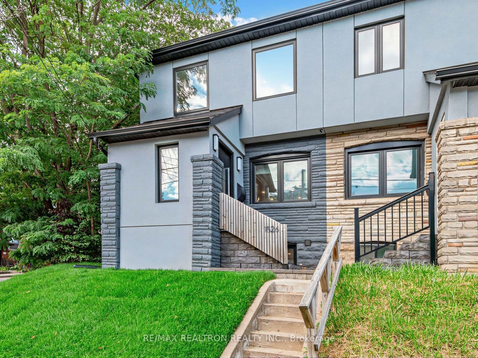 1526 Davenport Road, Toronto, ON M6H 2H8