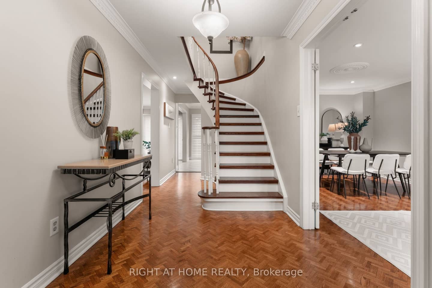 5382 Huntingfield Drive, Mississauga, ON L5R 2E8