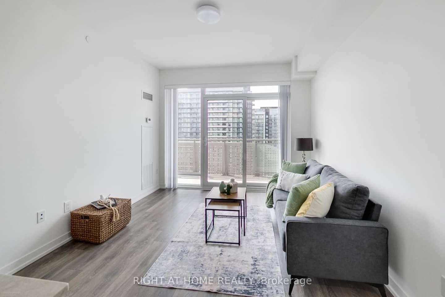 2520 Eglinton Avenue W 1602, Mississauga, ON L5M 0Y4