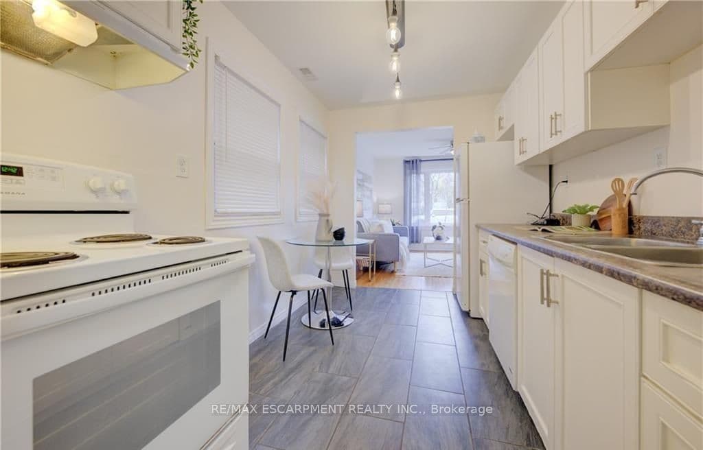 73 EAST 33RD Street, Hamilton, ON L8V 3T3