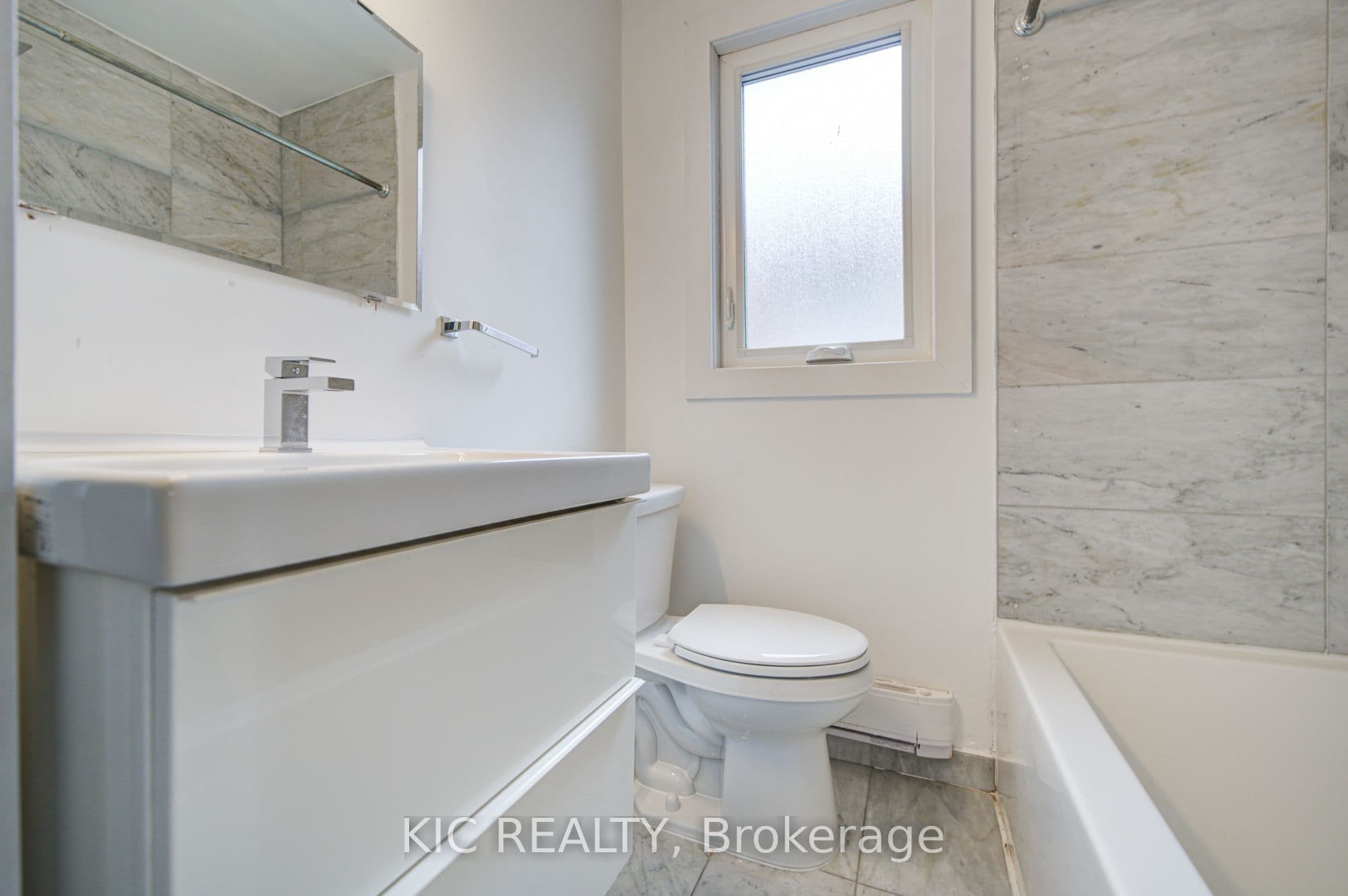 35 Montcalm Avenue NW, Toronto, ON M6E 4N5