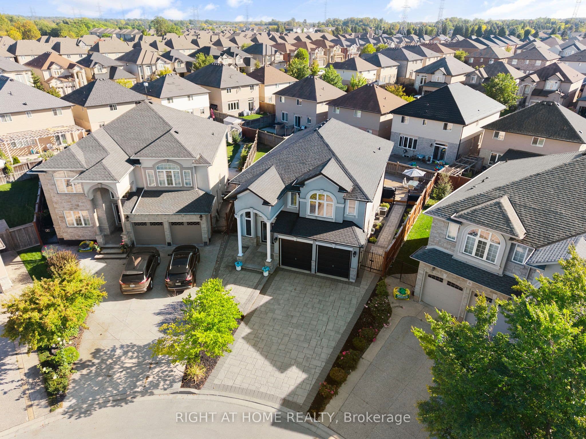 12 Donatello Court, Hamilton, ON L9B 0C2