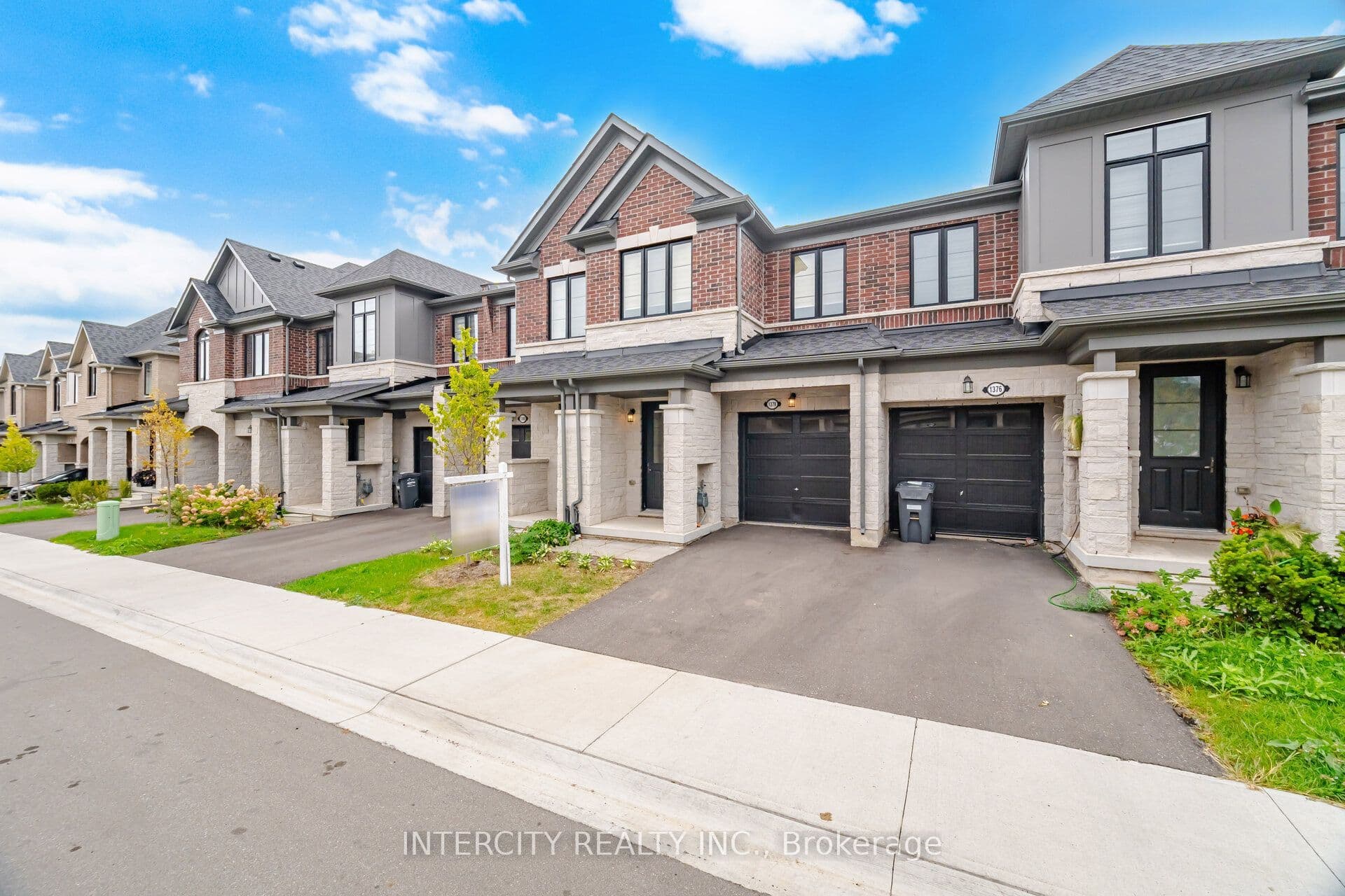 1378 National Common, Burlington, ON L7P 0Y6