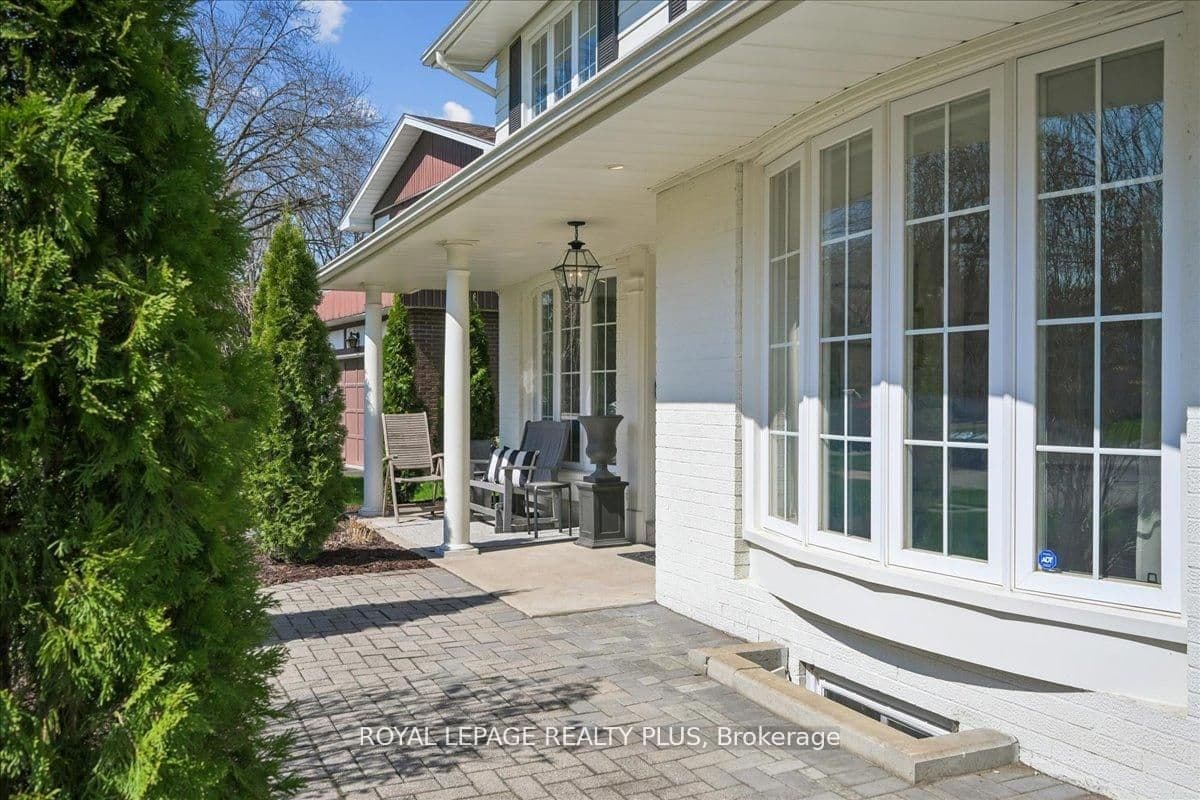 1594 Calumet Place, Mississauga, ON L5J 3A9