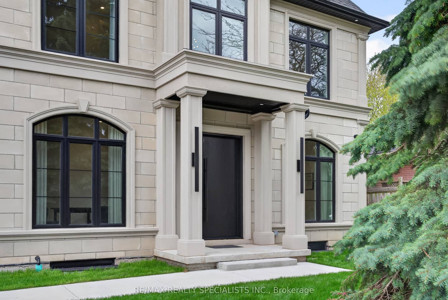 431 Seaton Drive, Oakville, ON L6L 3Y3