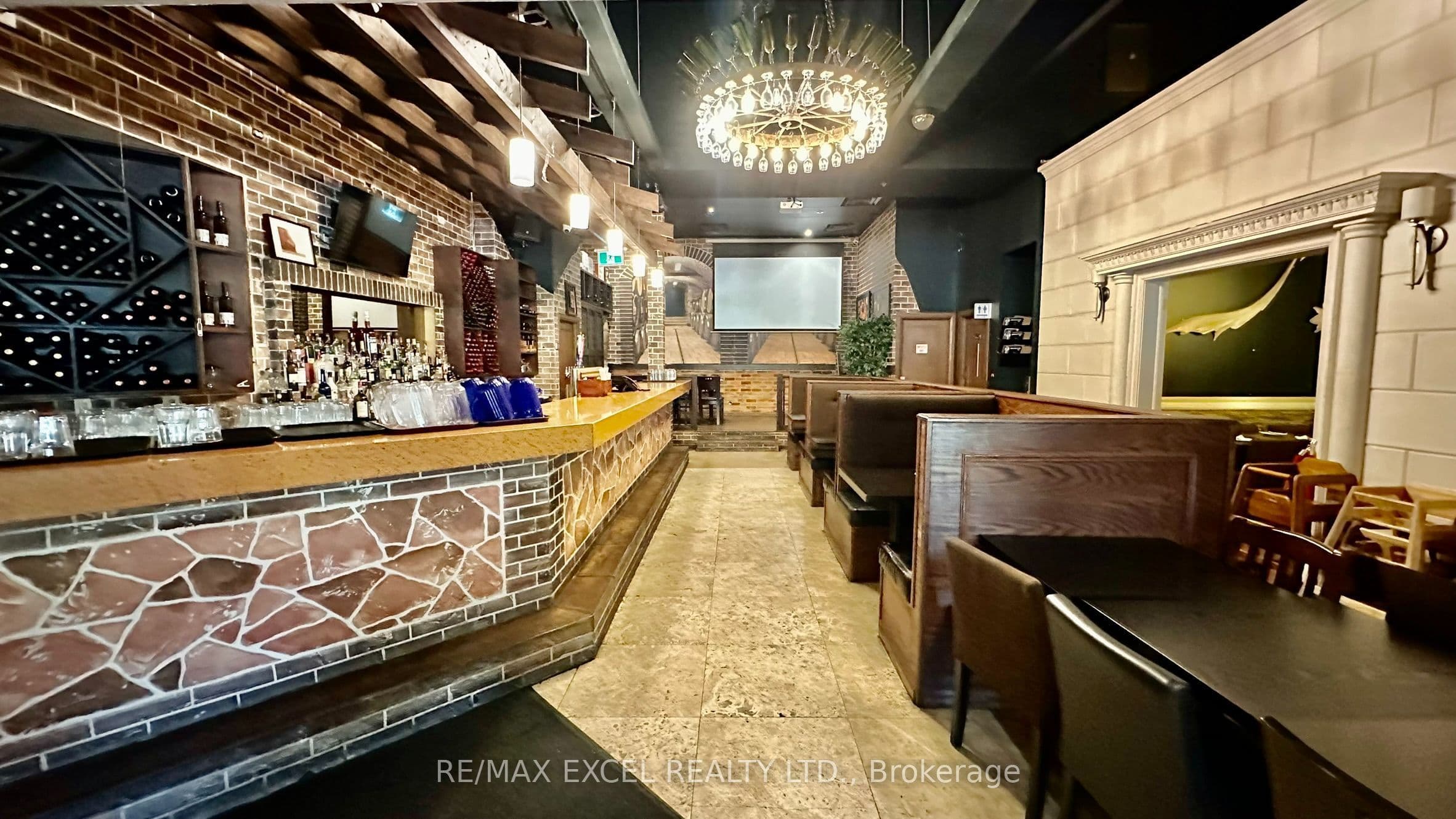 865 York Mills Road 8,8a, Toronto, ON M3B 1Y6
