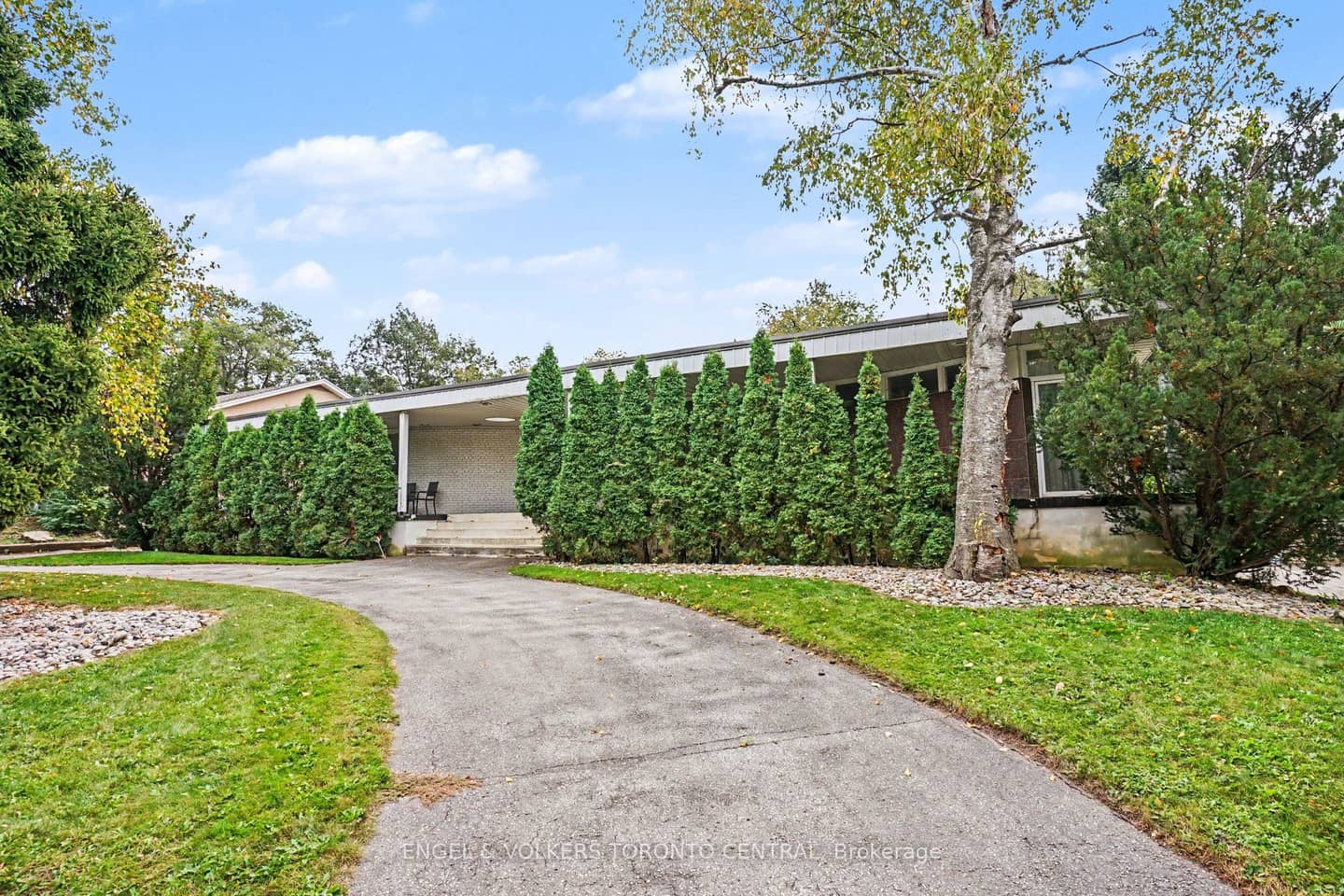 11 Suncrest Drive, Toronto, ON M3C 2L1