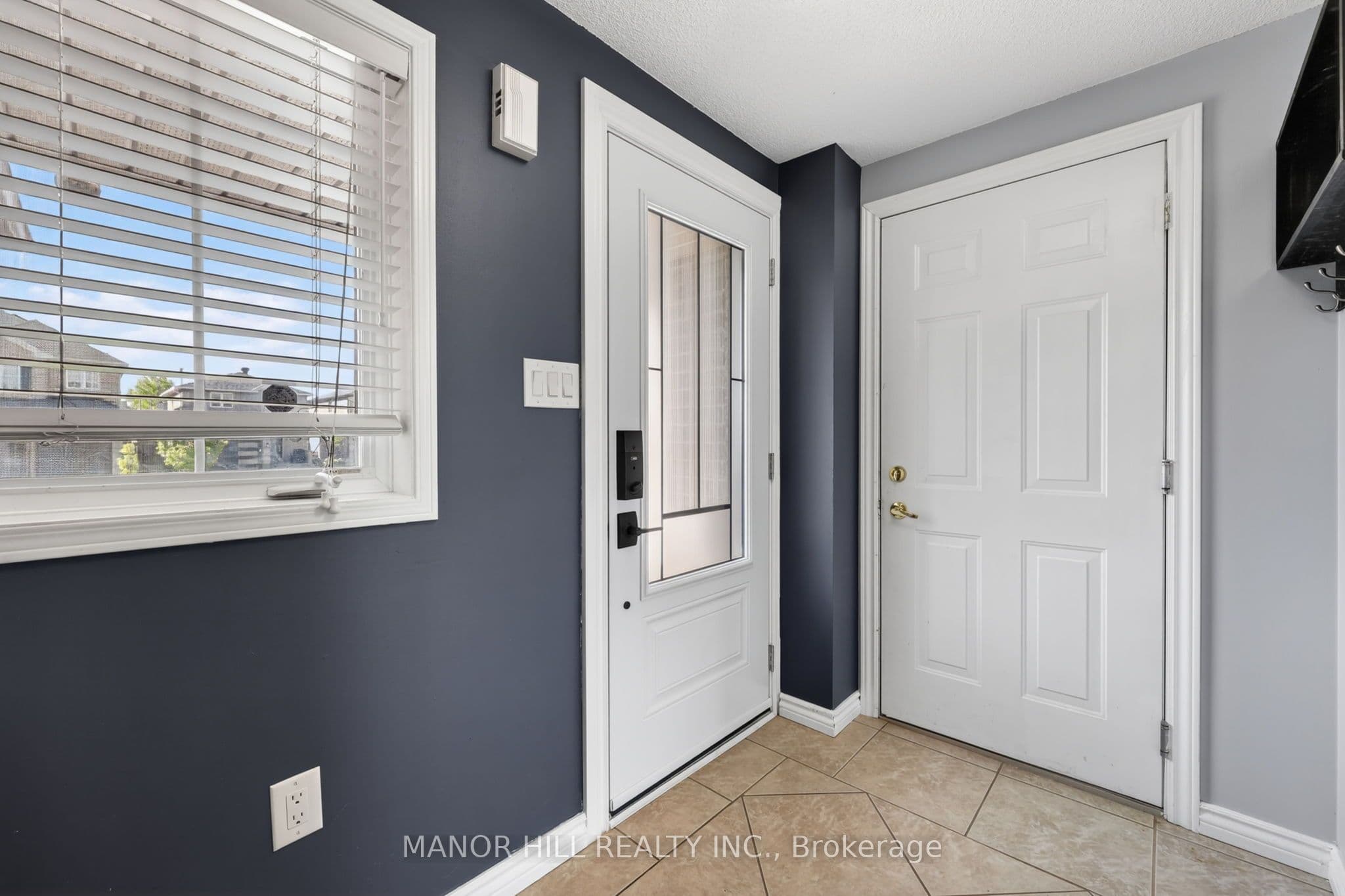 62 Monarchy Street N, Barrie, ON L4M 7K1