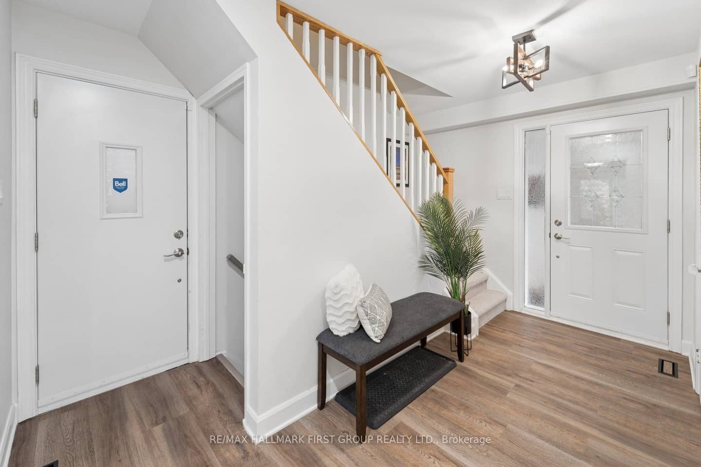 577 Creekview Circle, Pickering, ON L1W 2Z9