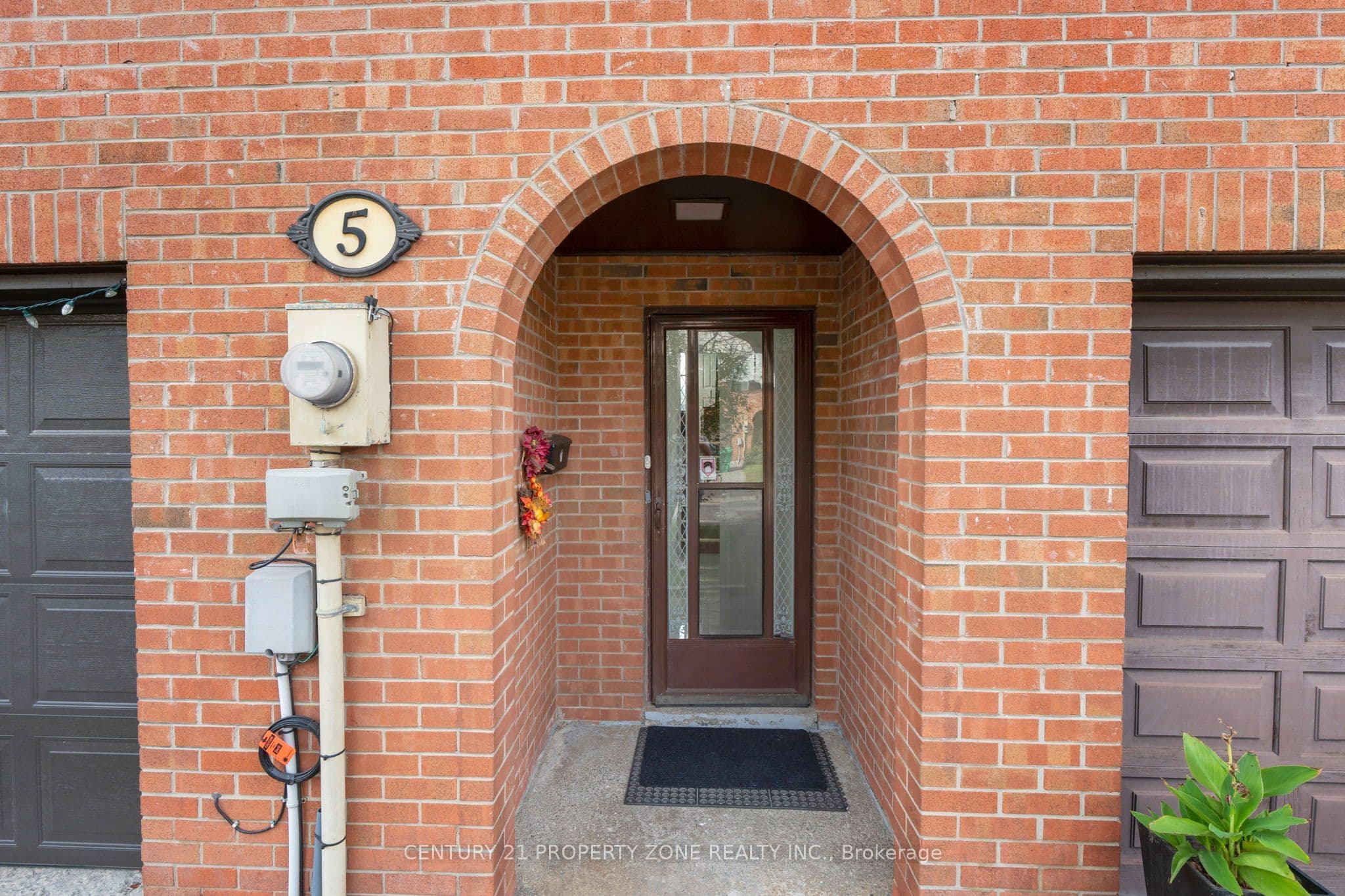 5 Briar Path, Brampton, ON L6T 2A2