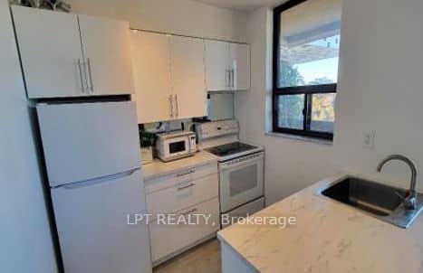 105 Mccaul Street 701, Toronto, ON M5T 2X4