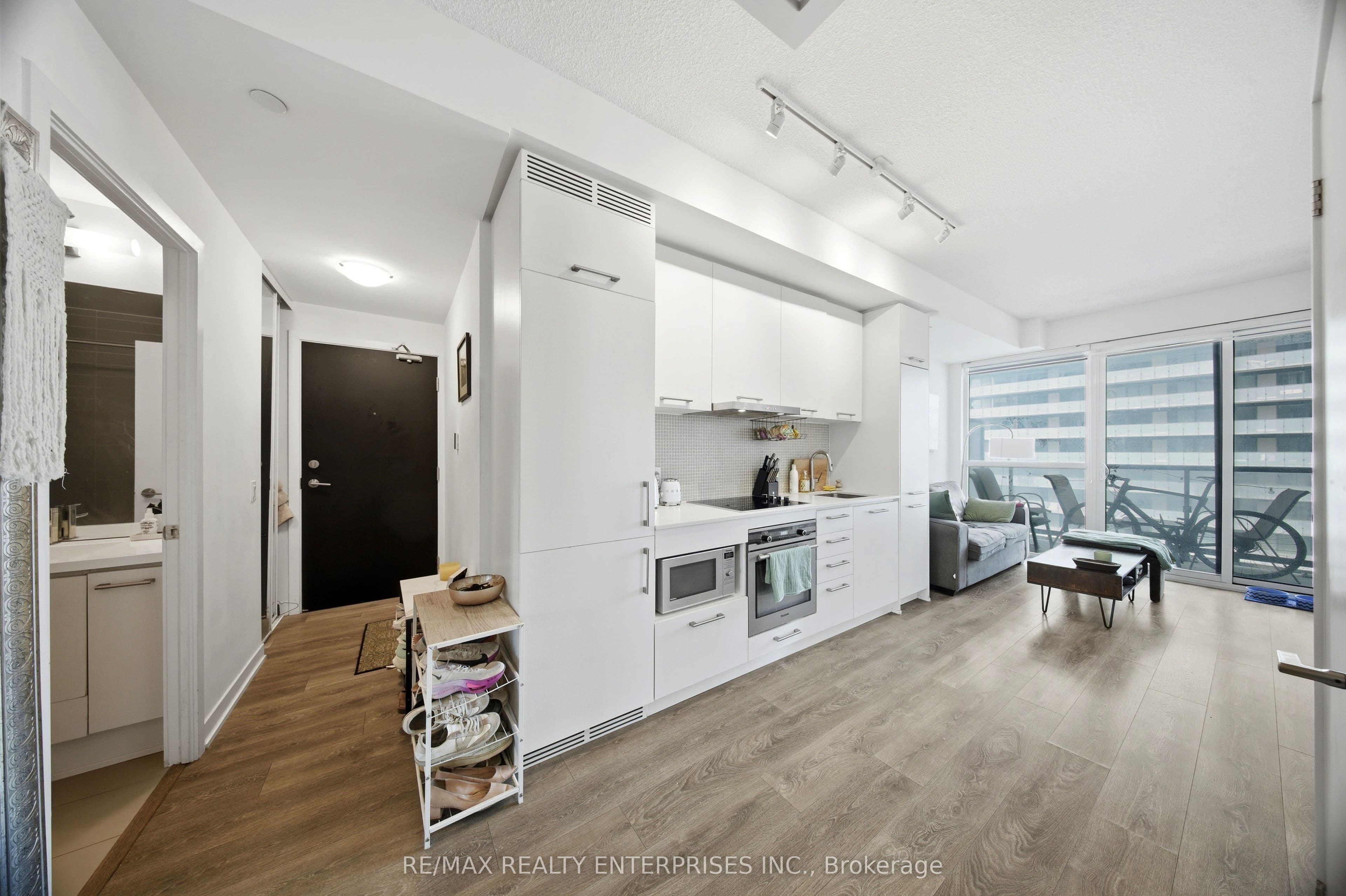 87 Peter Street 2510, Toronto, ON M5V 2G4