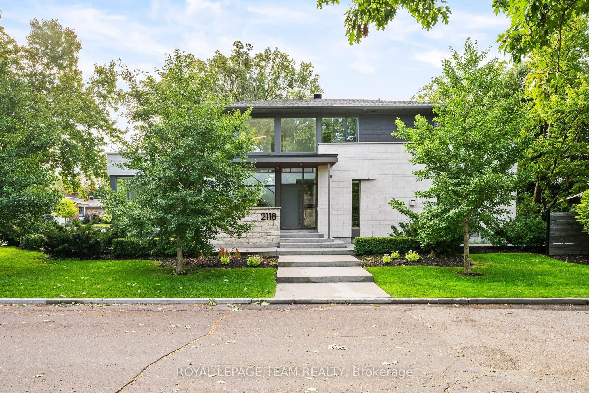 2118 Westbourne Avenue, McKellar Heights - Glabar Park and Area, ON K2A 3N7