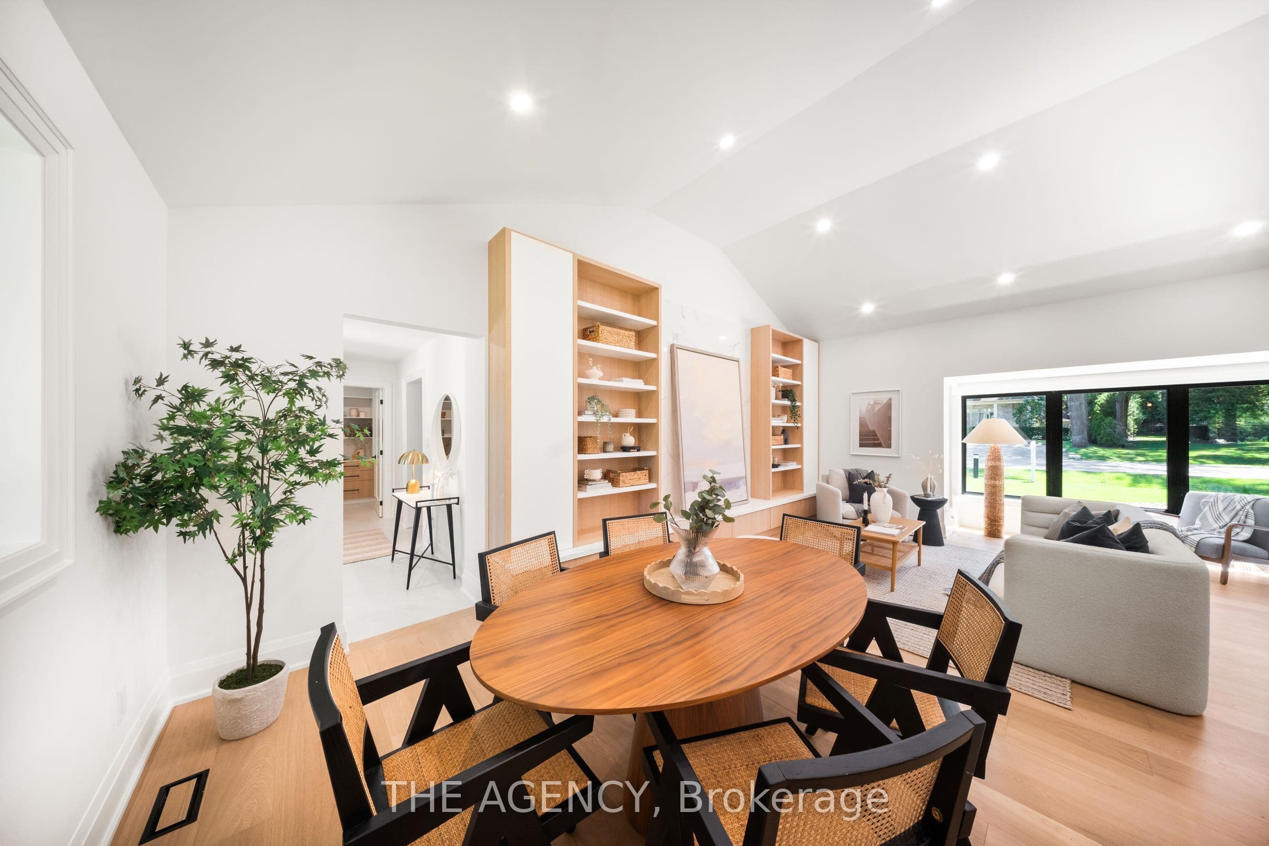 201 Trelawn Avenue, Oakville, ON L6J 4R3
