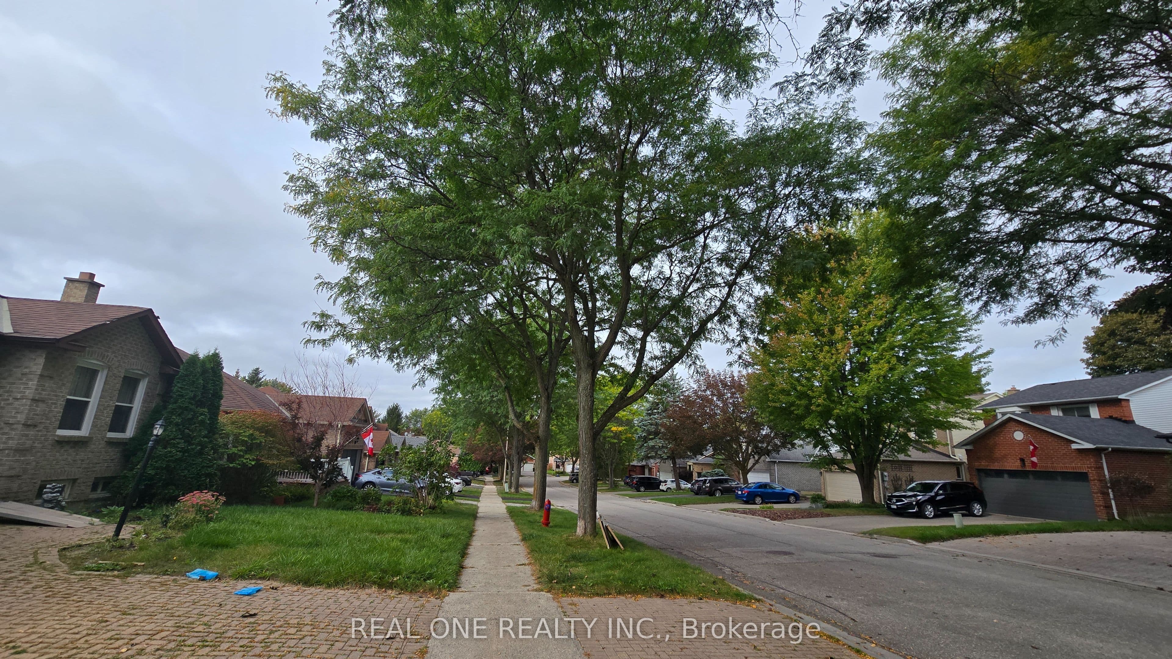 58 Closs Square B, Aurora, ON L4G 5H6