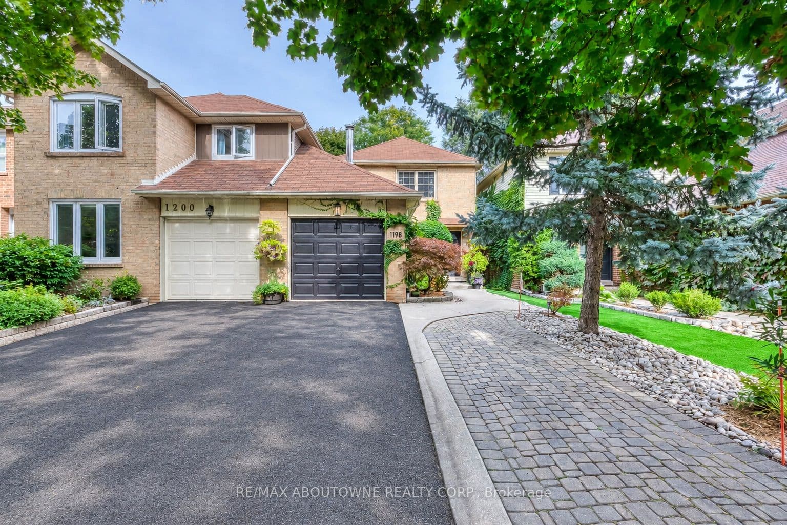 1198 Potters Wheel Crescent, Oakville, ON L6M 1J2