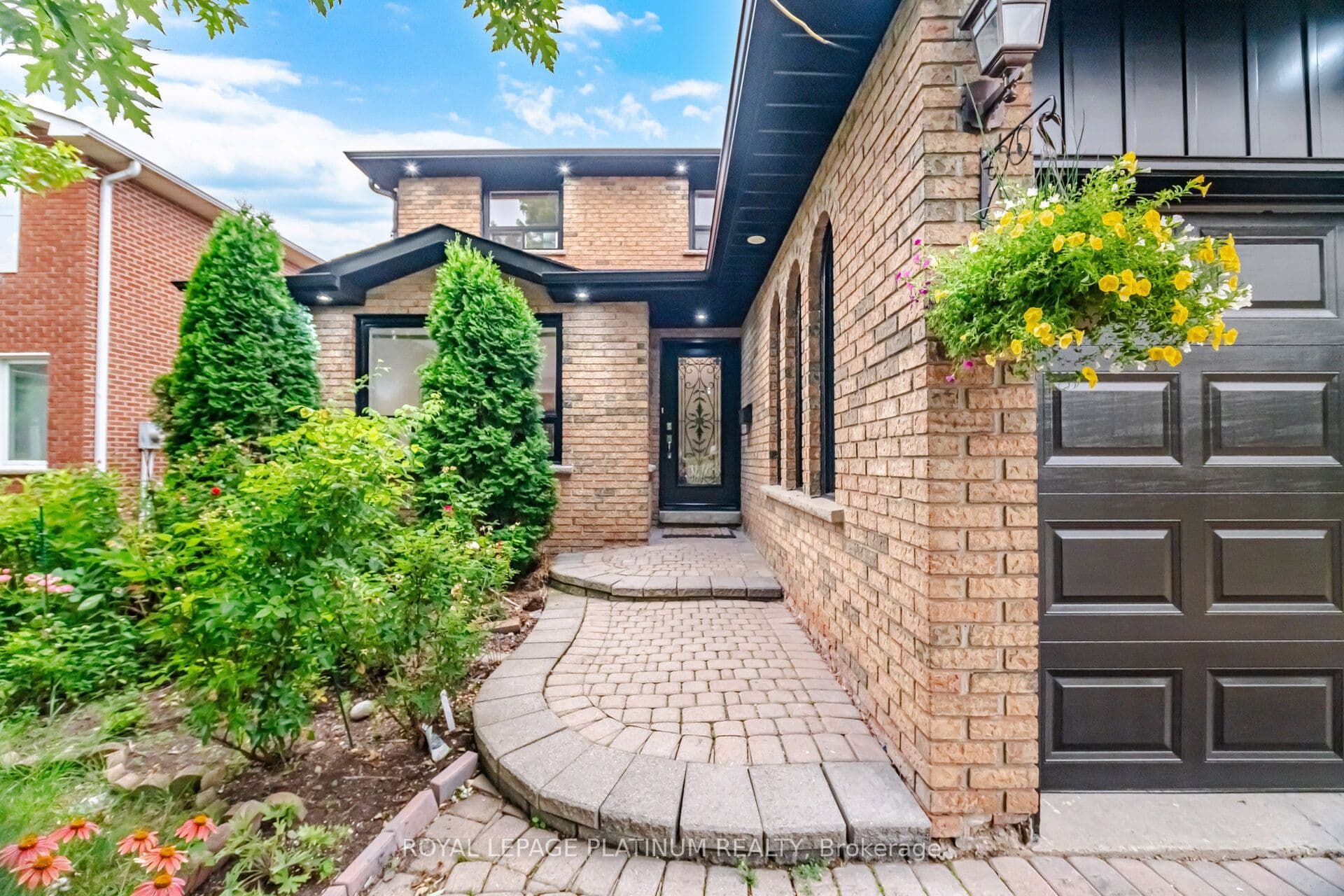 2542 Pollard Drive, Mississauga, ON L5C 3H1