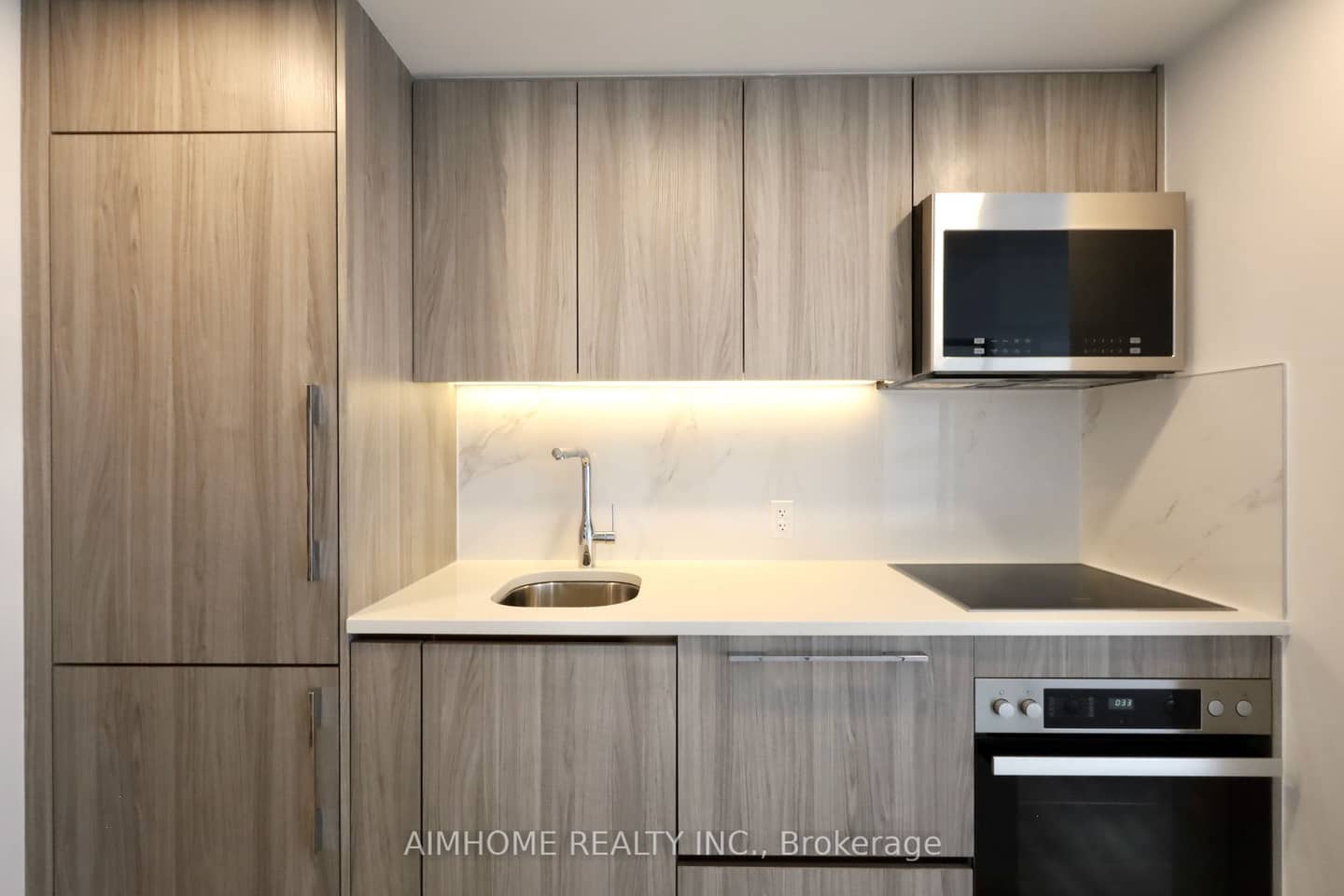 38 Widmer Street 2205, Toronto, ON M5V 0P7