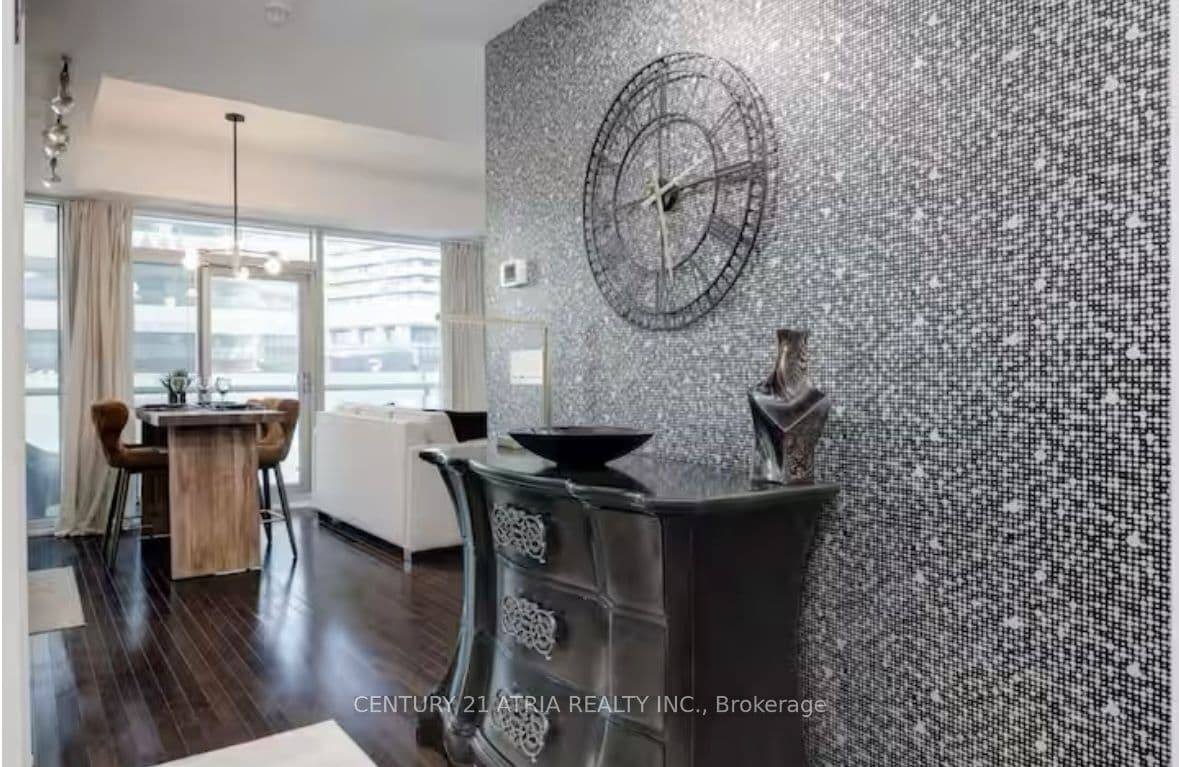 14 York Street 512, Toronto, ON M5J 0B1