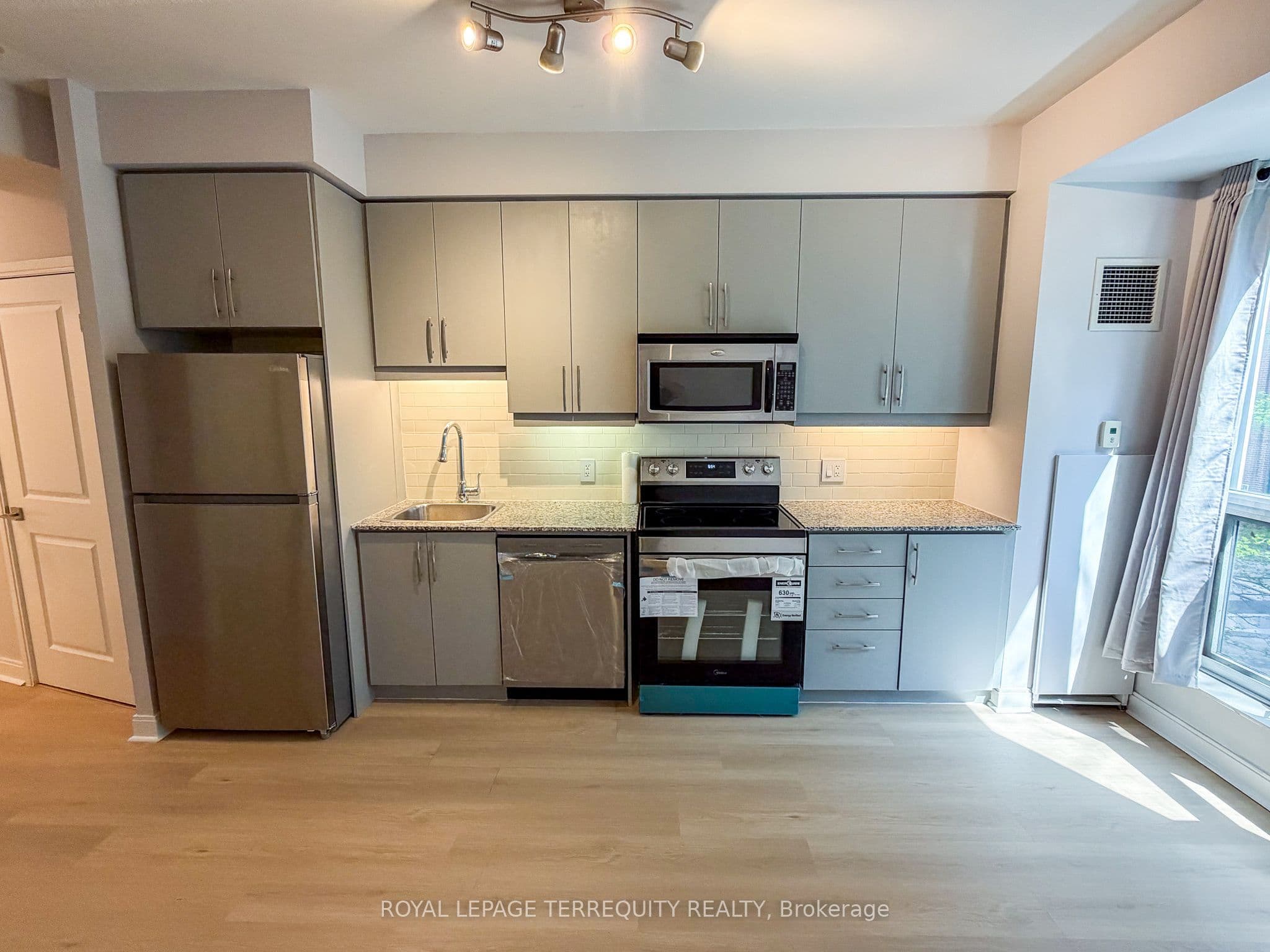 1 Scott Street 311, Toronto, ON M5E 1A1