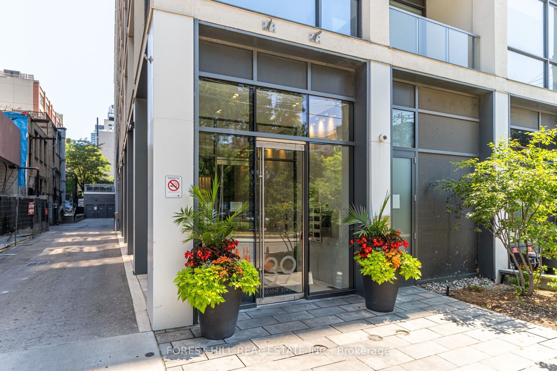 39 Brant Street 205, Toronto, ON M5V 1S7