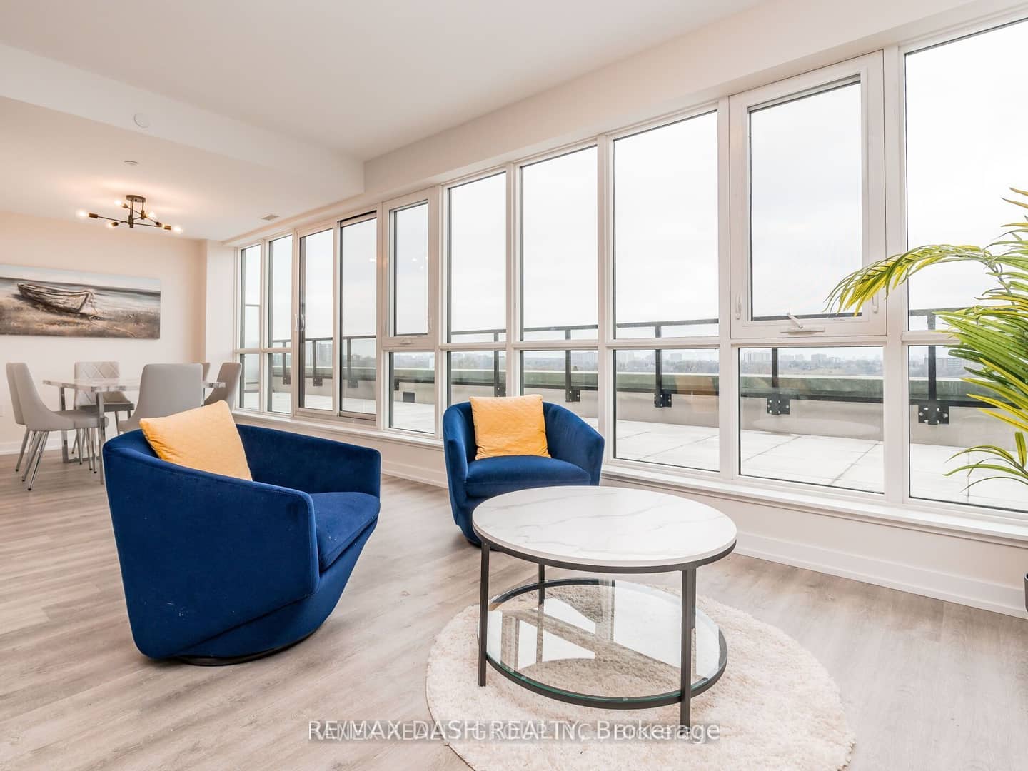2300 St Clair Avenue W 723, Toronto, ON M6N 1K8