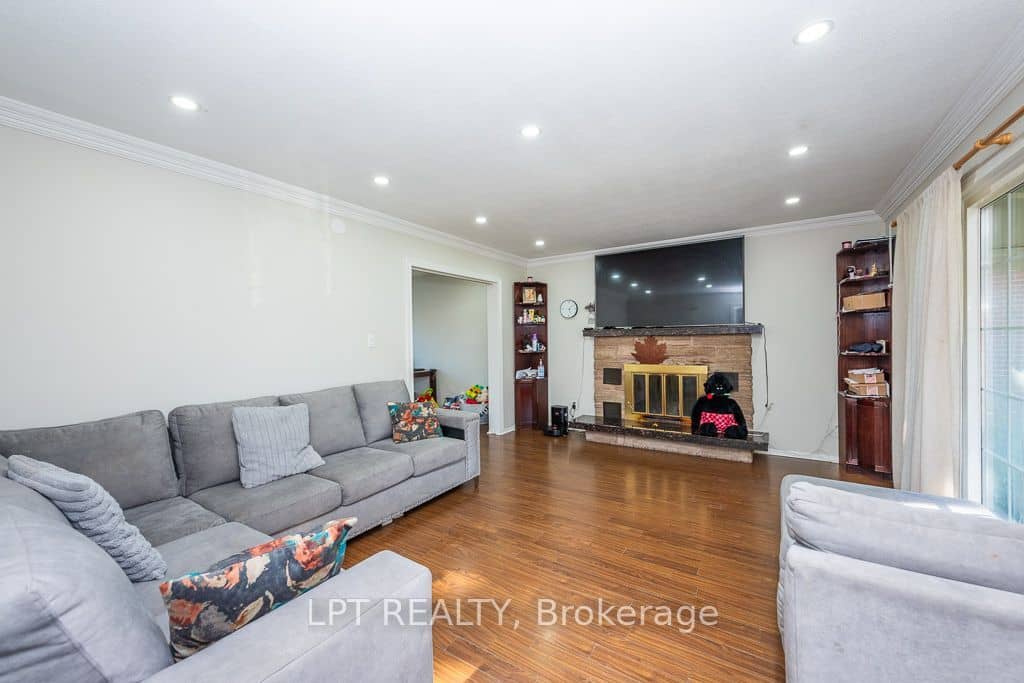111 Dearbourne Boulevard, Brampton, ON L6T 1J8